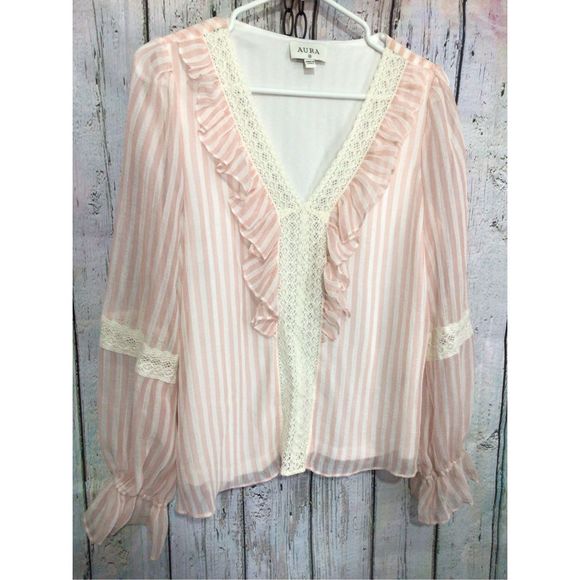 Aura Tops - NEW AURA Size Medium Pink & White Lined Lacy Top BEAUTIFUL!